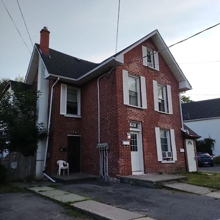 Cozy Downtown Two Bedrooms Free Parking Κίνγκστον Εξωτερικό φωτογραφία