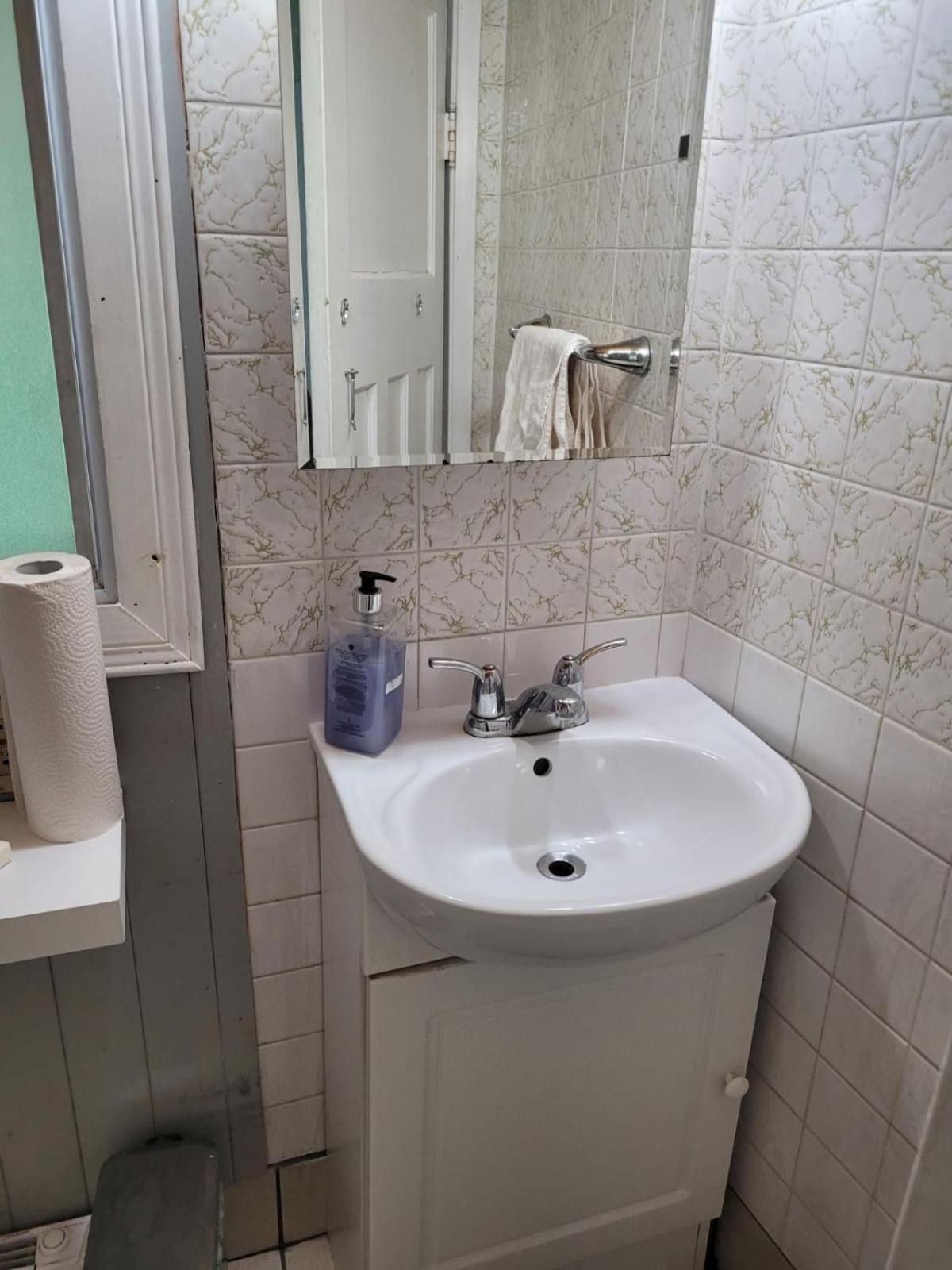 Cozy Downtown Two Bedrooms Free Parking Κίνγκστον Εξωτερικό φωτογραφία